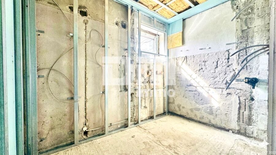 Teilsaniertes 1 - 2 Familienhaus + Fertige Projektierung auf großem Grundstück in Traumlage - EG Raum teilsaniert